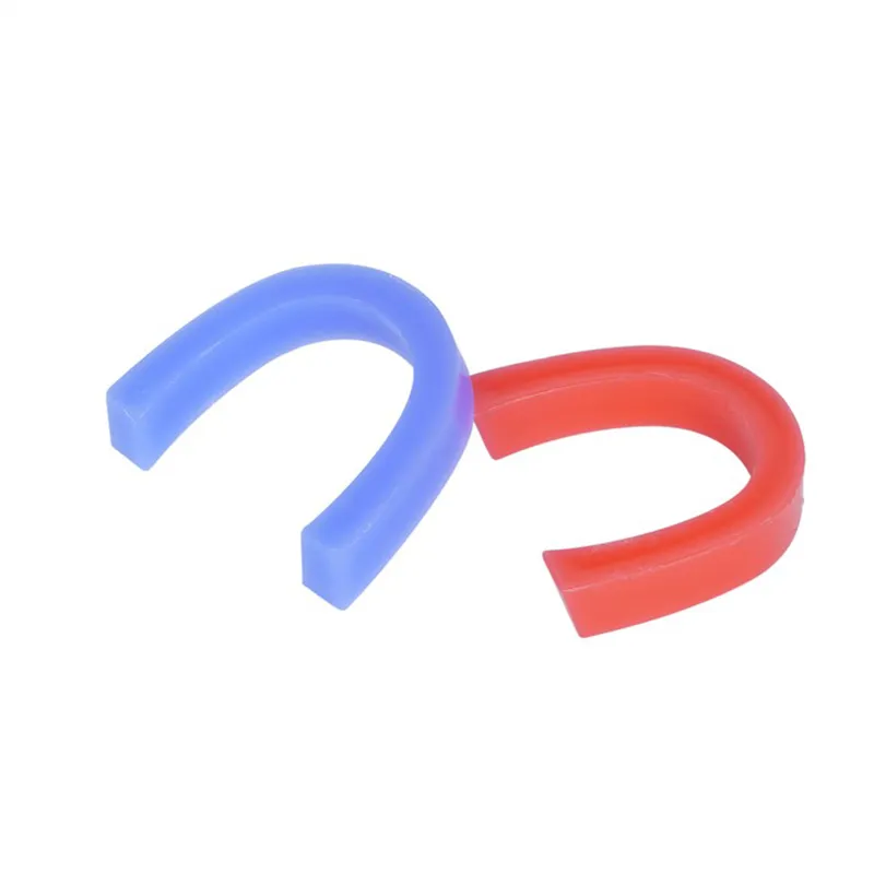 Отформованные в стоматологической лаборатории накусочные пластины, восковые окклюзионные накладки